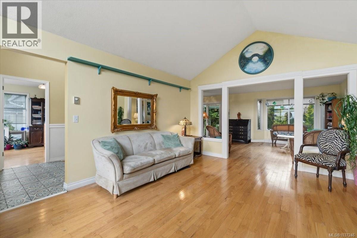 120 Hornby Pl, Qualicum Beach