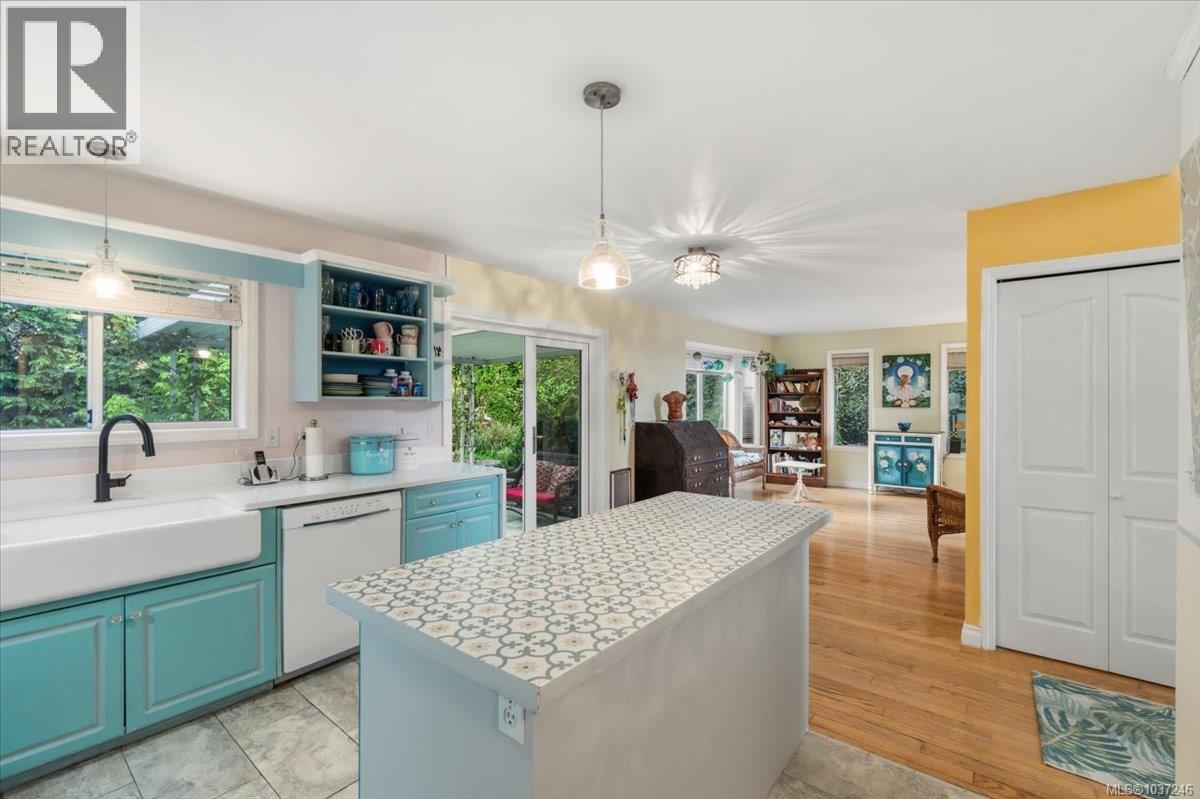 120 Hornby Pl, Qualicum Beach