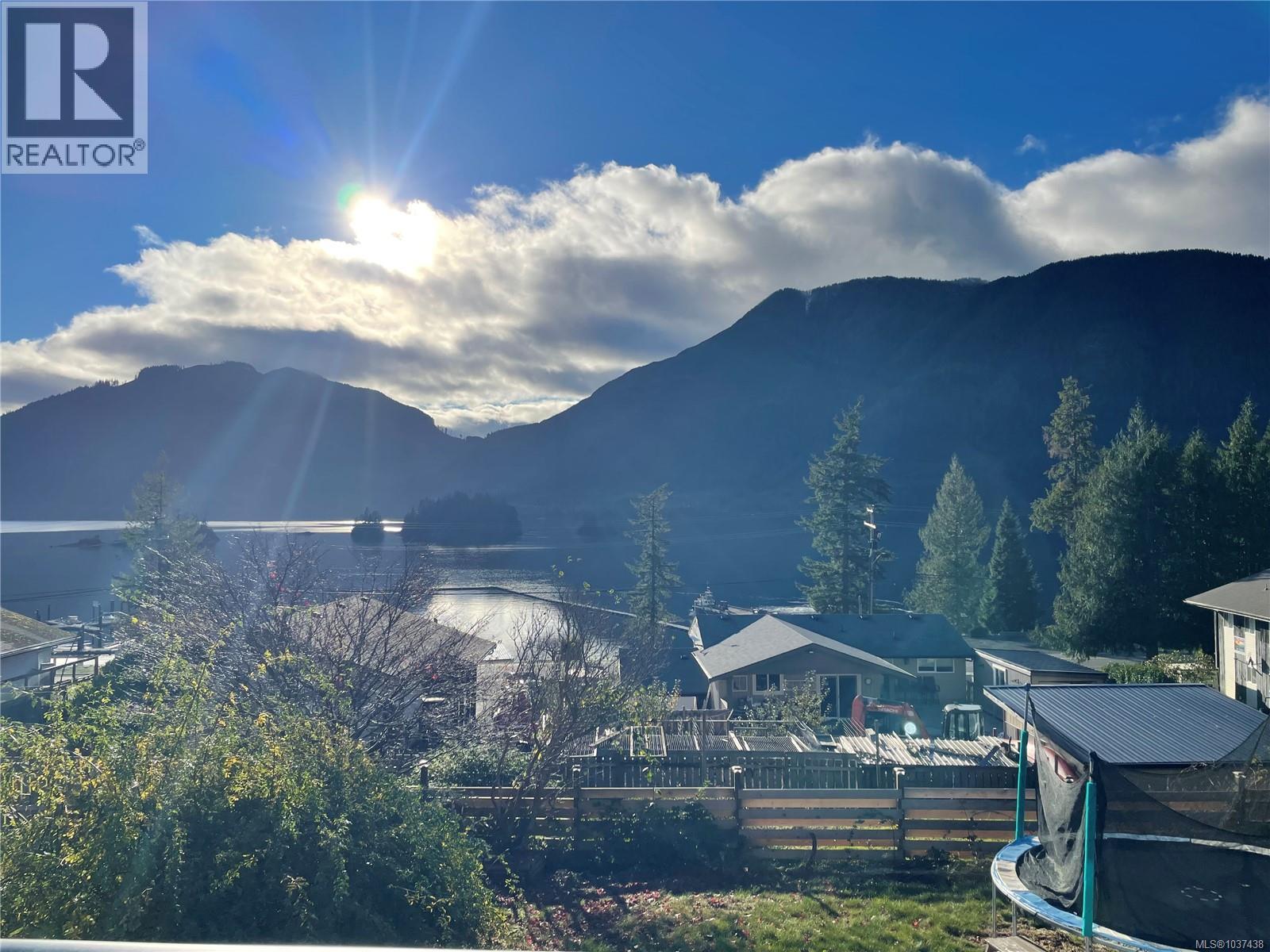 1112 Maquinna Ave - 21