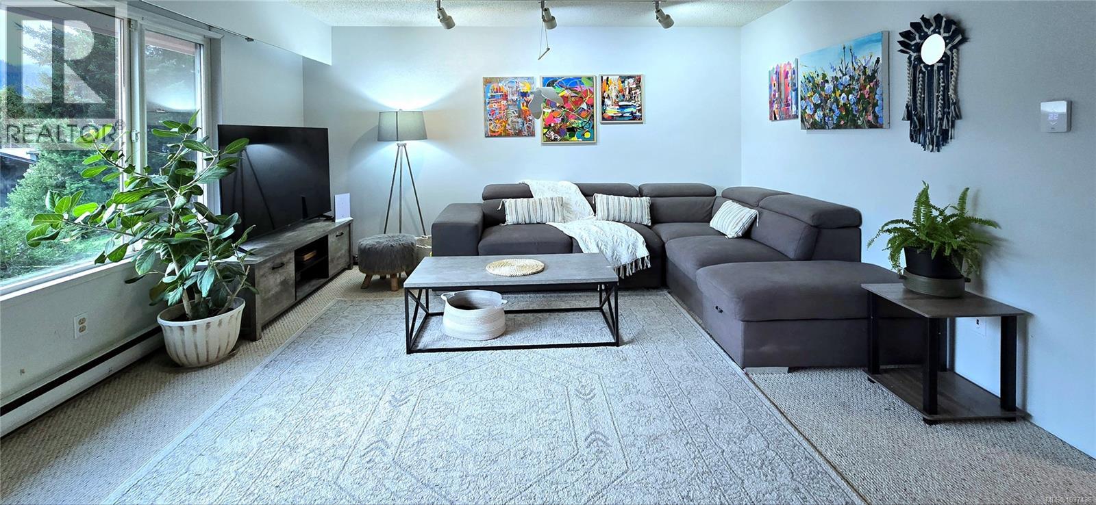 1112 Maquinna Ave - 3