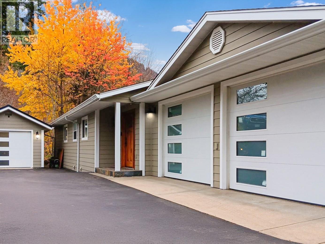  3304 Gray Road, Blind Bay