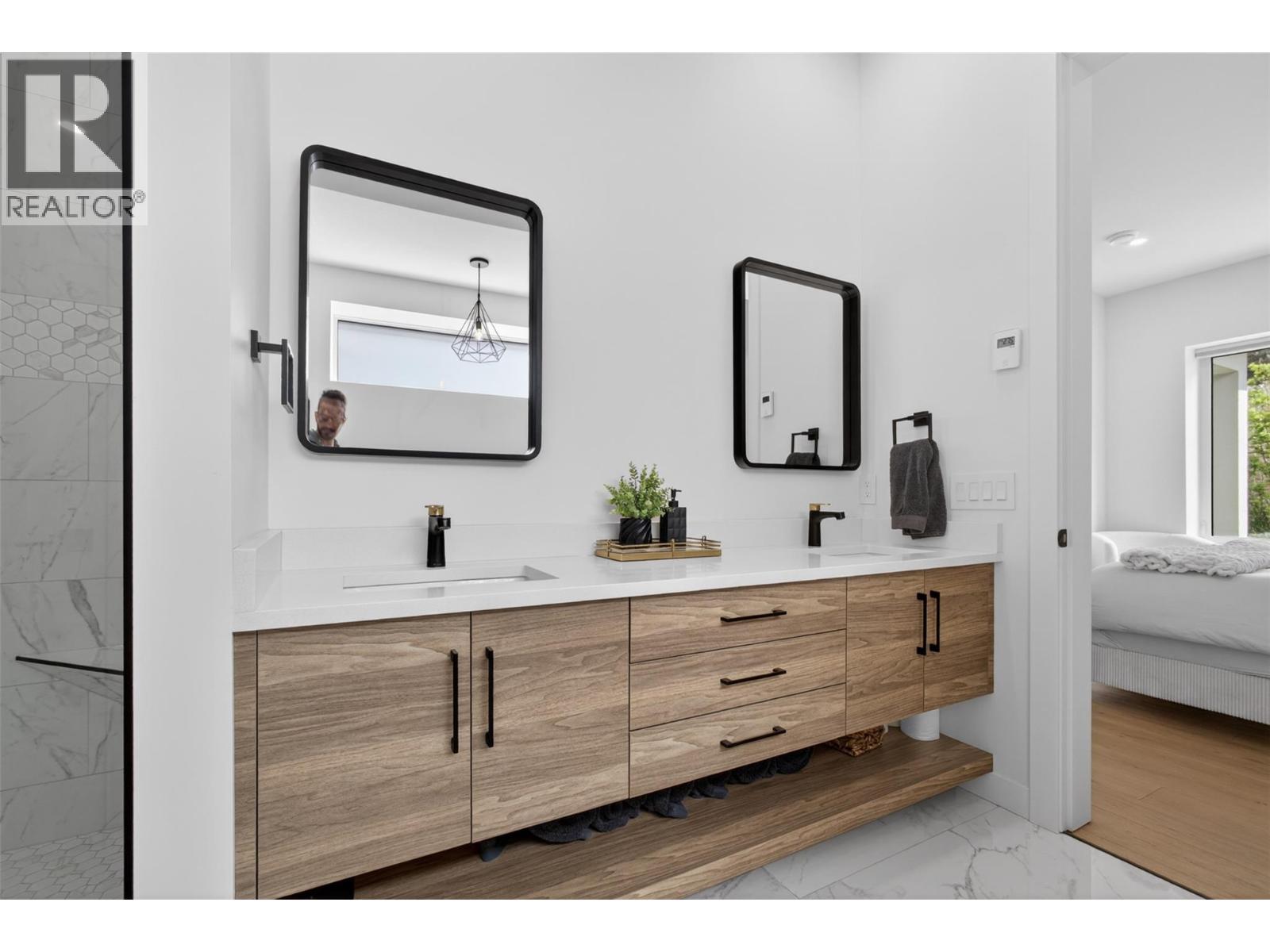 10255 Beacon Hill Drive, Lake Country