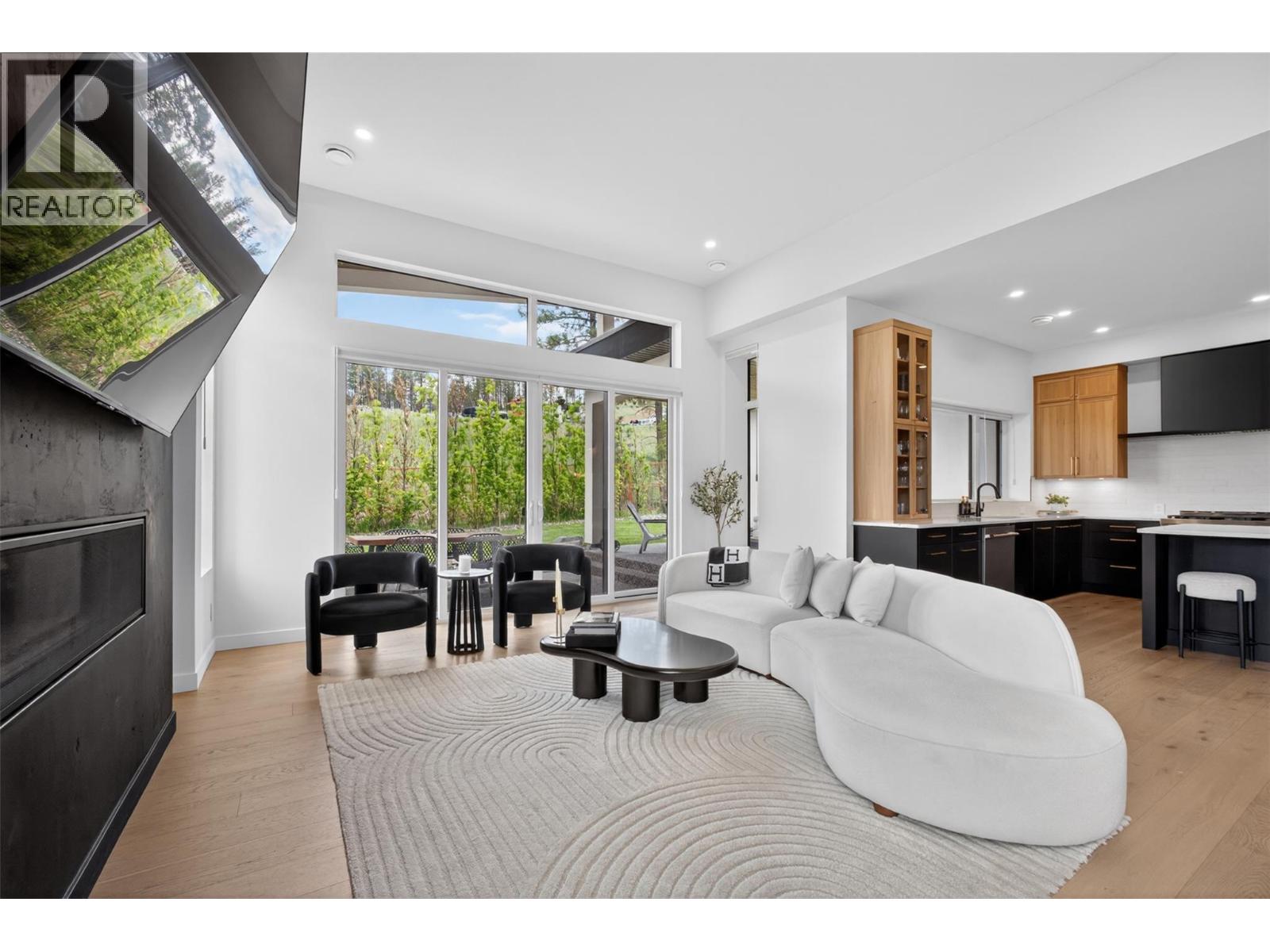 10255 Beacon Hill Drive, Lake Country