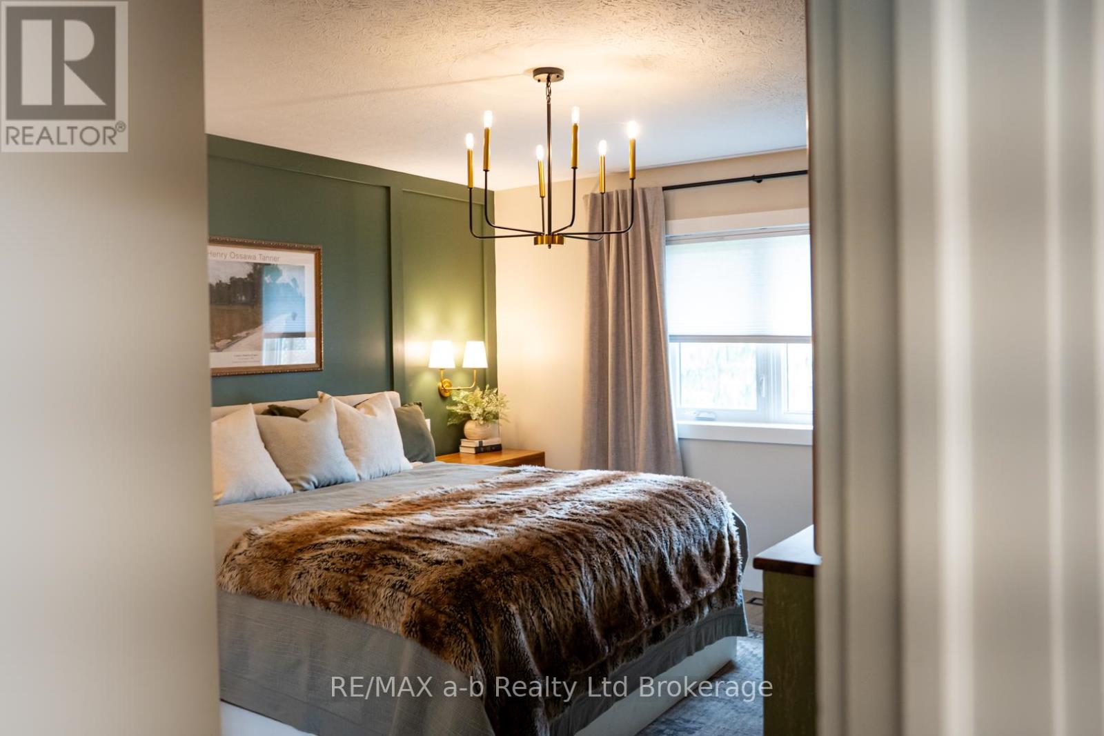 3 BELFAST CIRCLE - 16