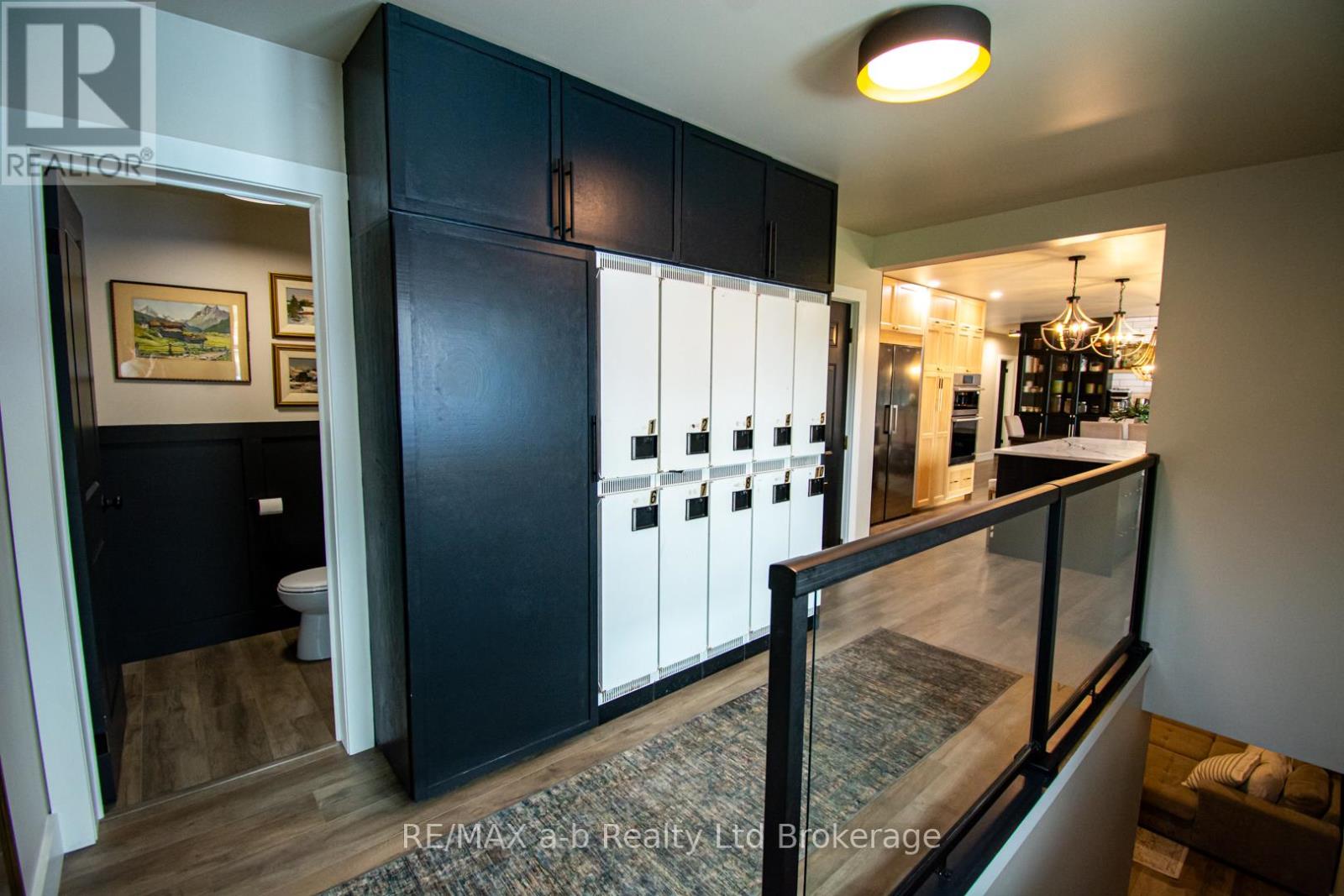 3 BELFAST CIRCLE - 24