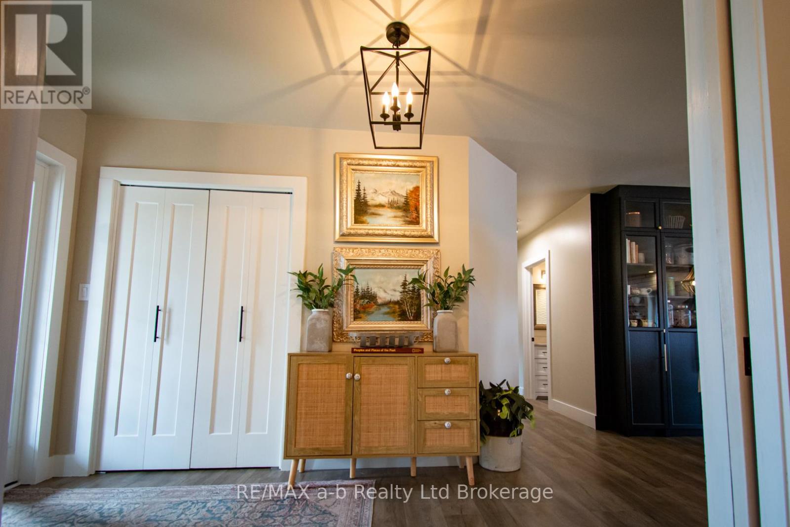 3 BELFAST CIRCLE - 6