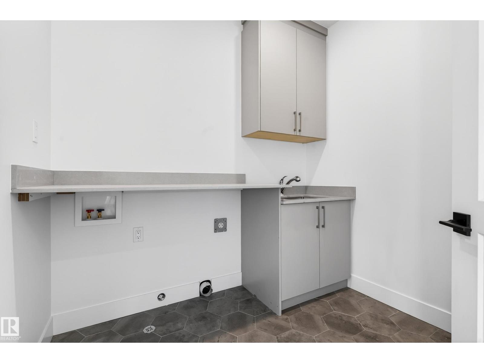 82 Baker ST - 30