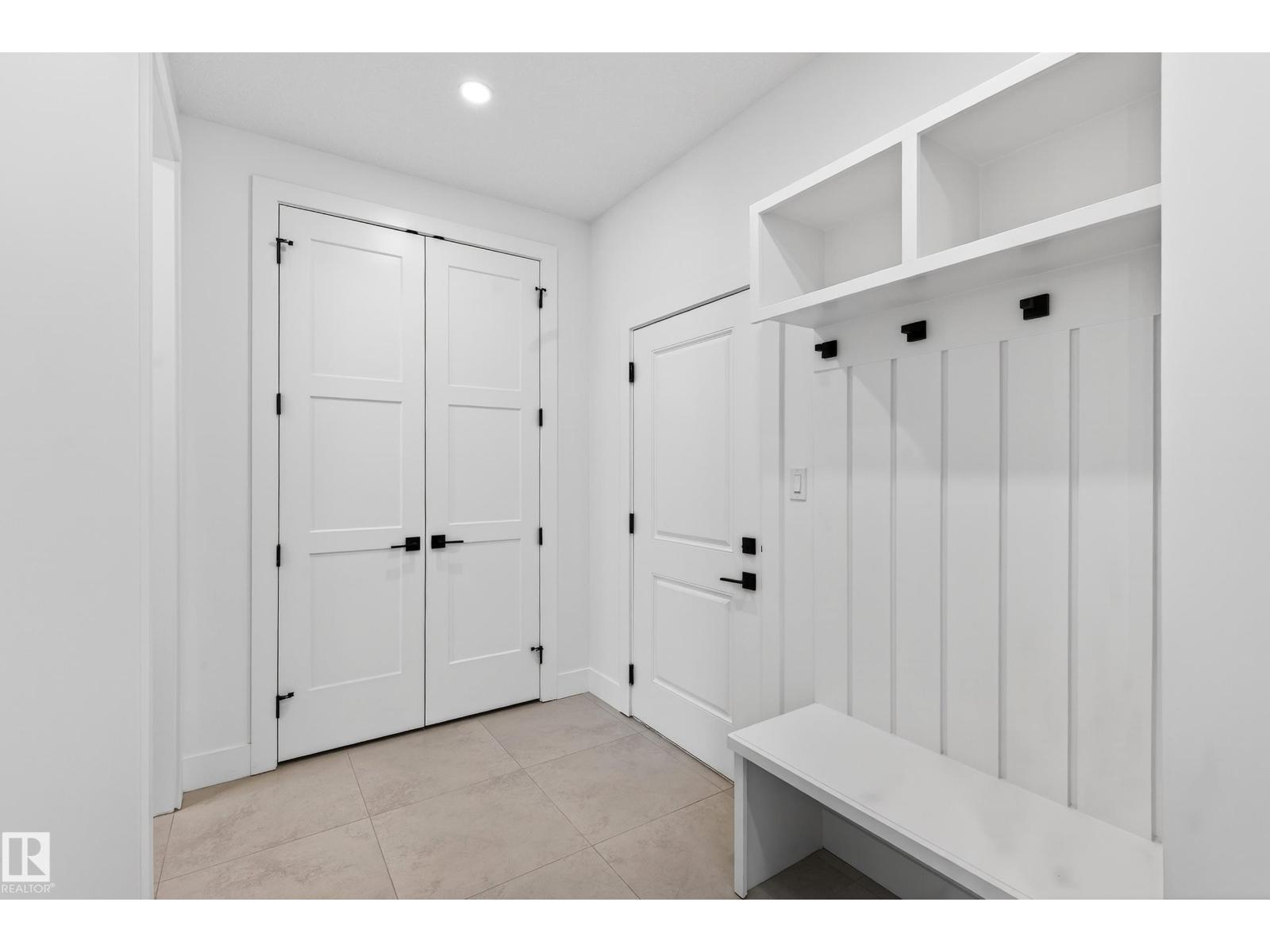 82 Baker ST - 14