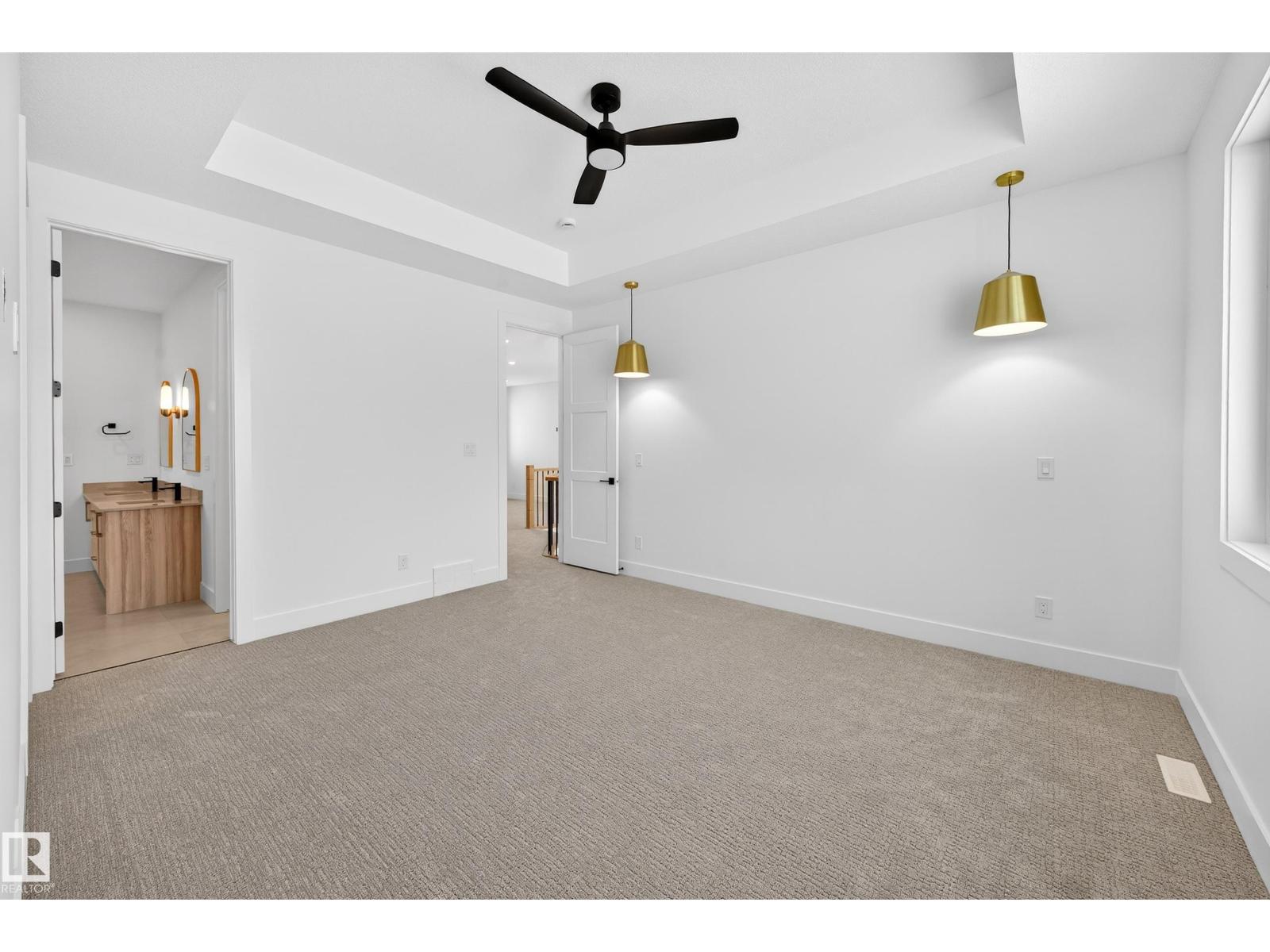 82 Baker ST - 19