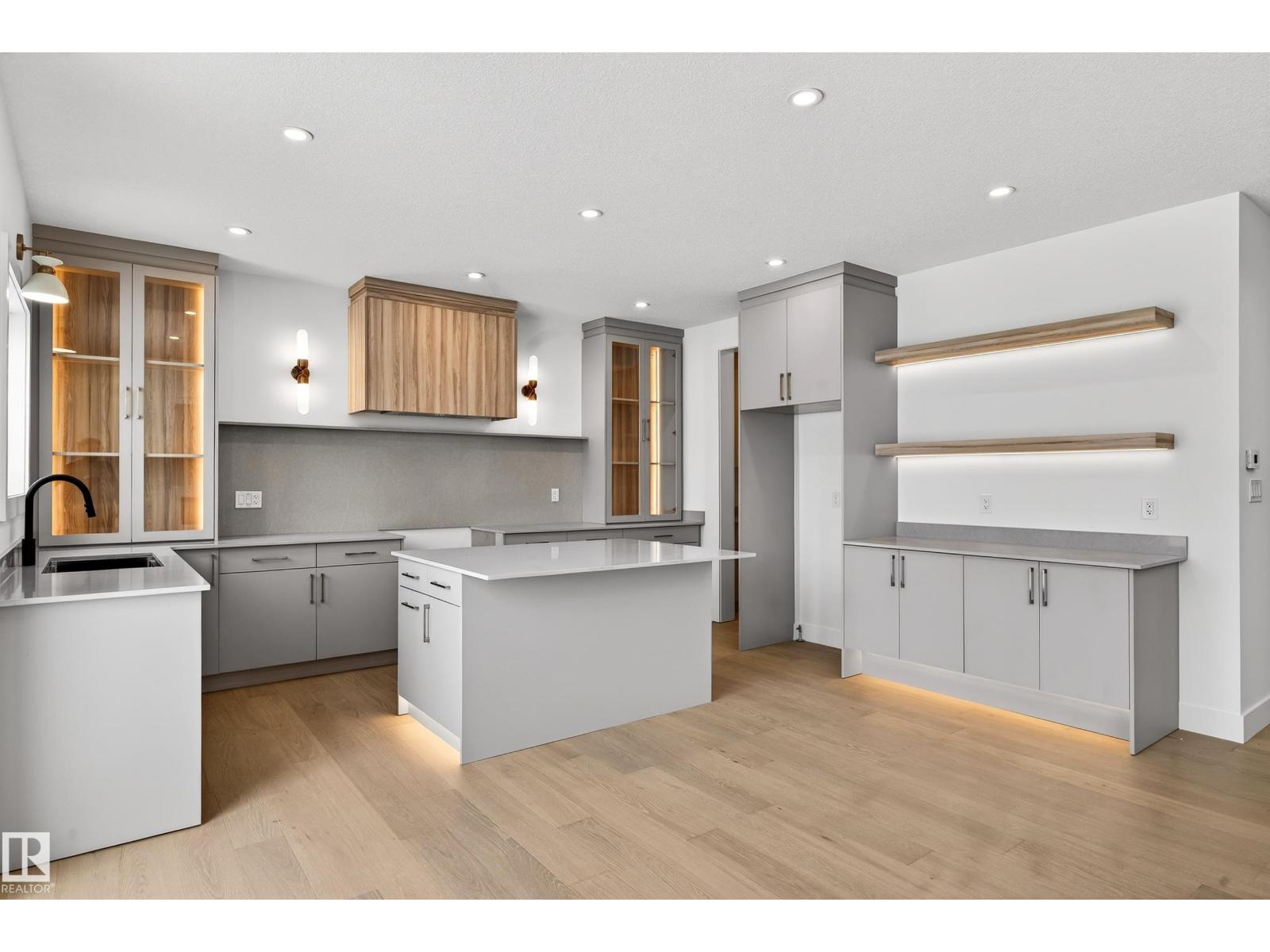 82 Baker ST - 2