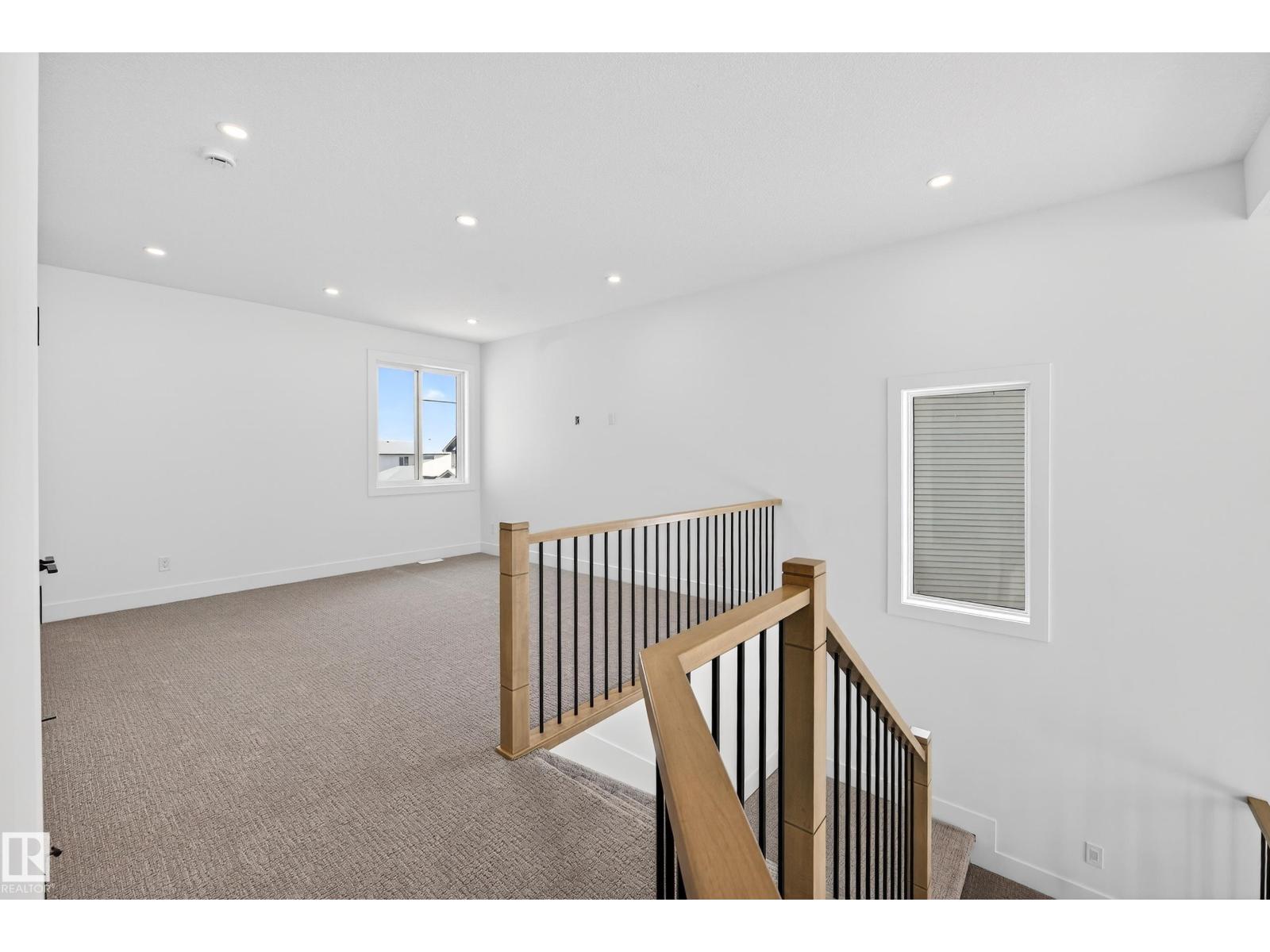 82 Baker ST - 16