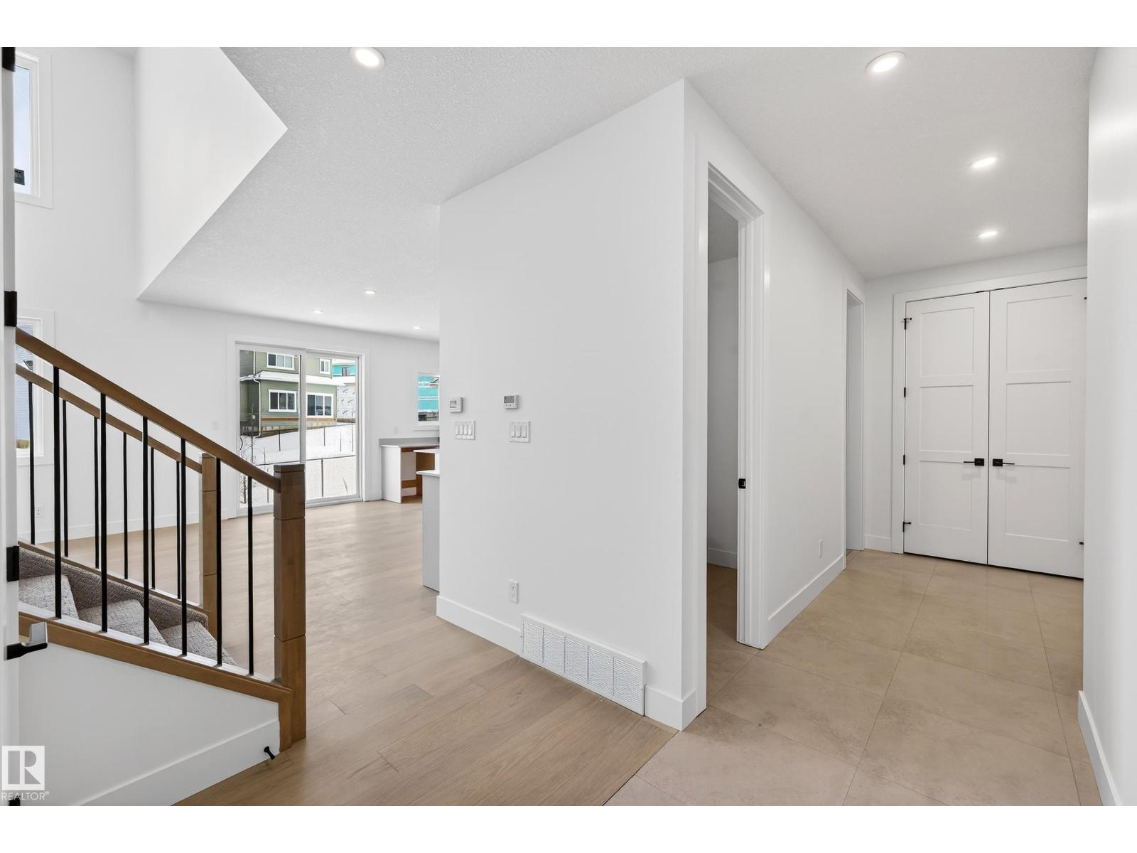 82 Baker ST - 4