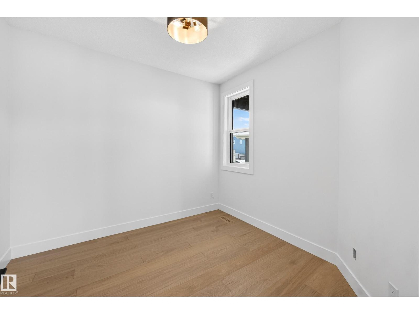 82 Baker ST - 12