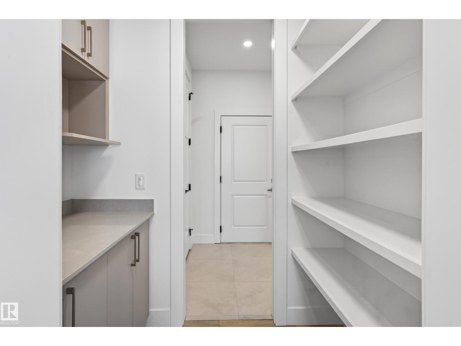 82 Baker ST - 10