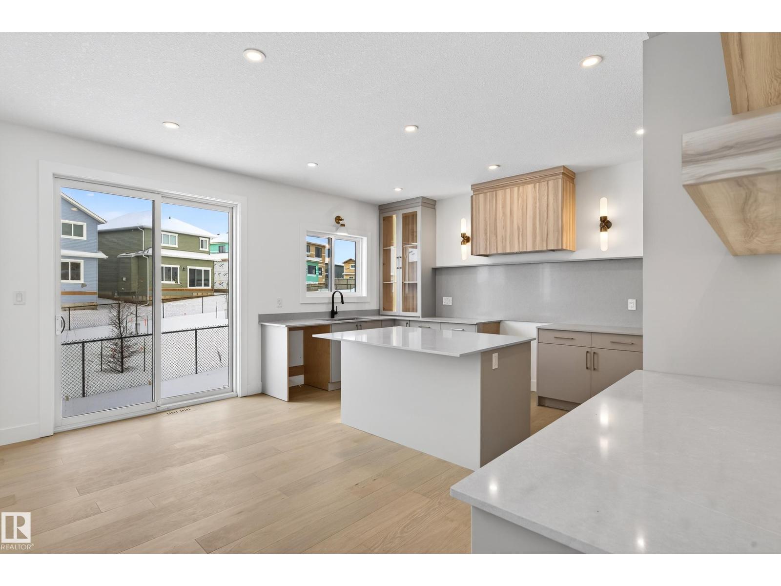 82 Baker ST - 8
