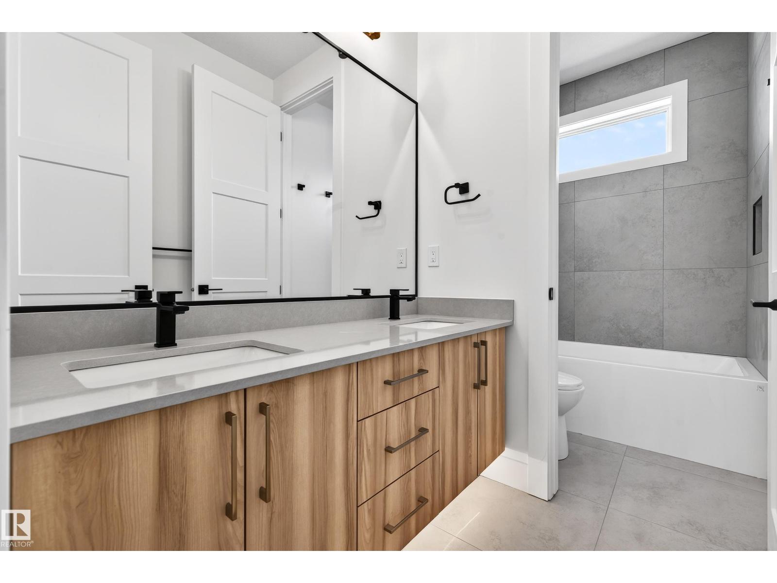 82 Baker ST - 29