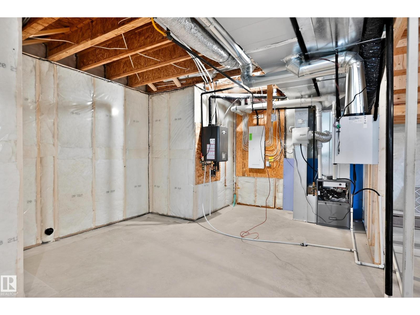 82 Baker ST - 34