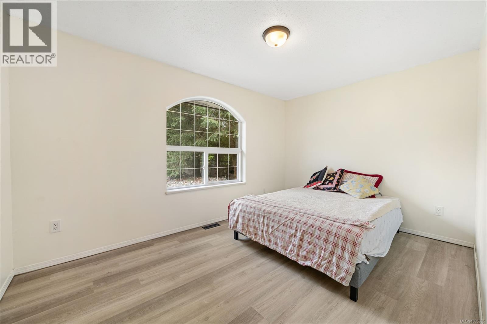 6745 Wall St - 24
