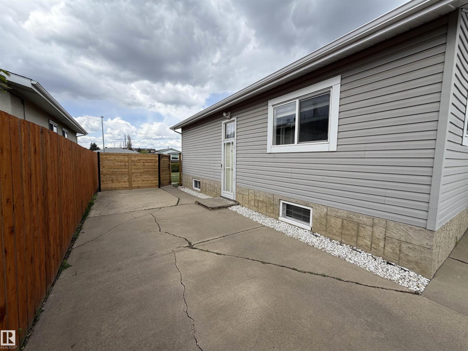 13413 59 ST NW - 4