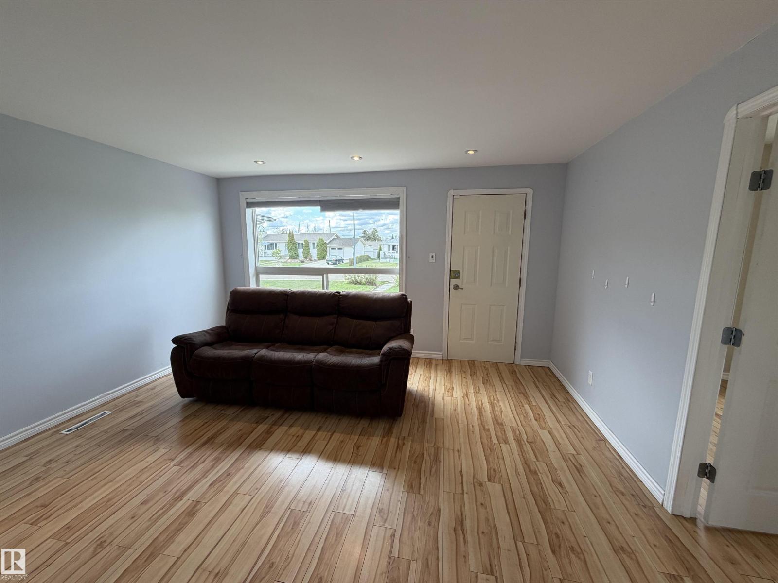 13413 59 ST NW - 8