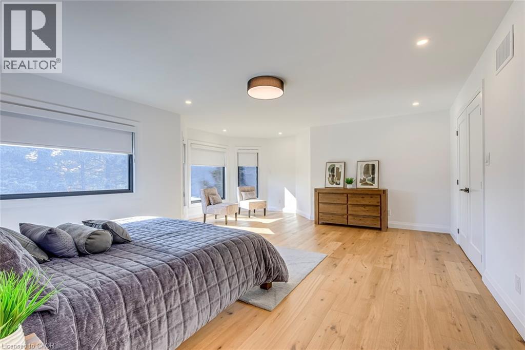 54 DEERVIEW Avenue - 34