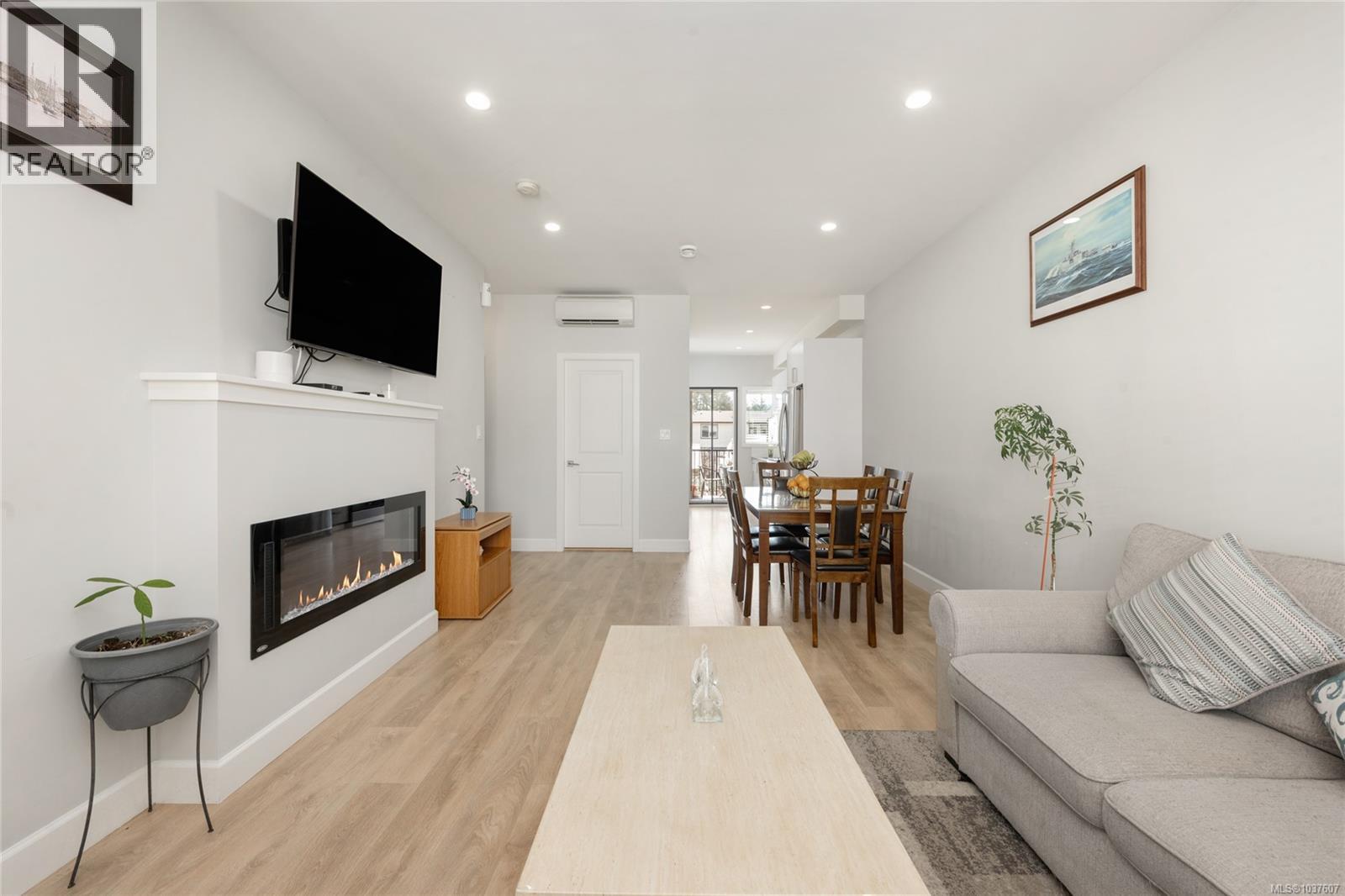 #405 3351 Luxton Rd - 1
