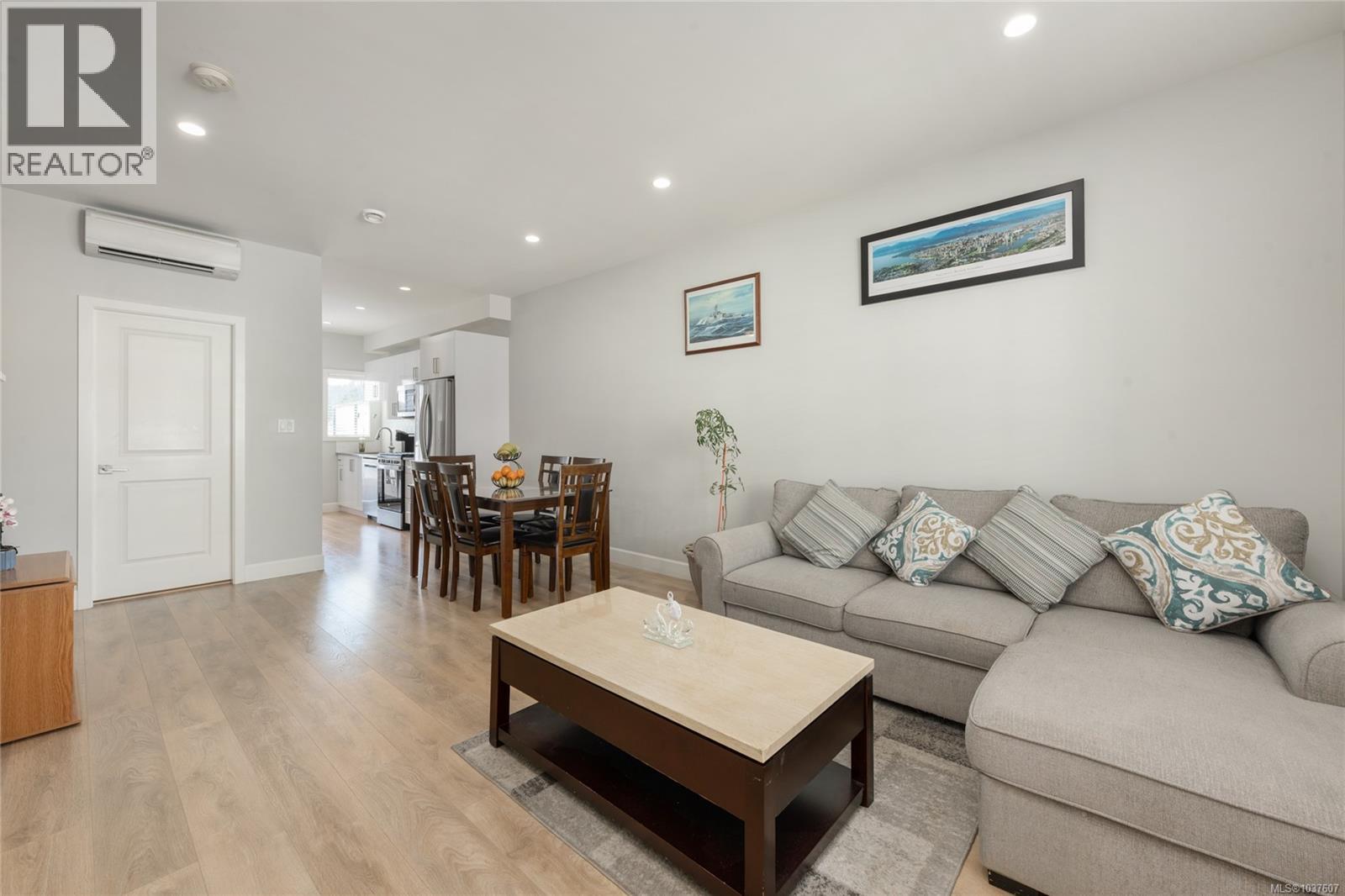 #405 3351 Luxton Rd - 3