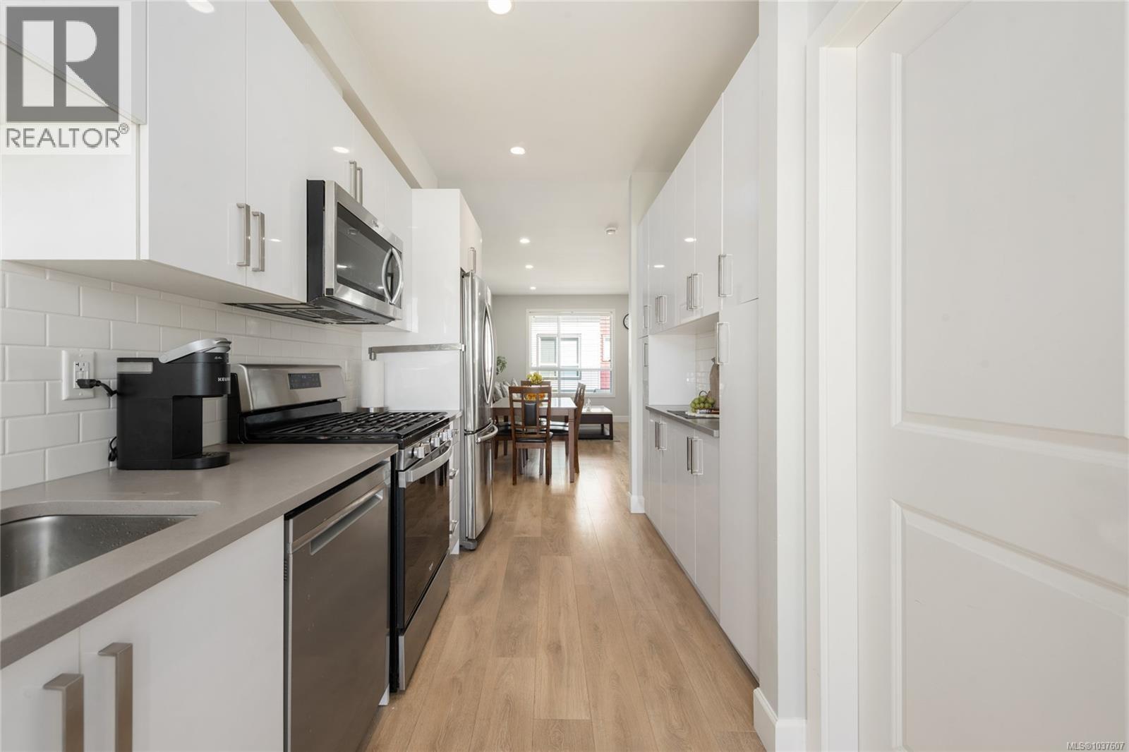 #405 3351 Luxton Rd - 8
