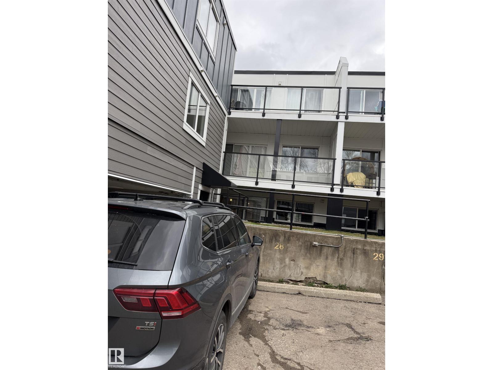 #7 11008 124 ST NW NW - 19