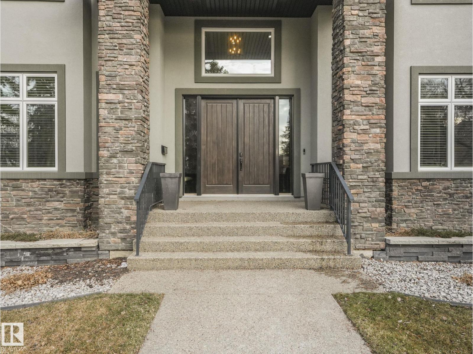 8927 120 ST NW - 3