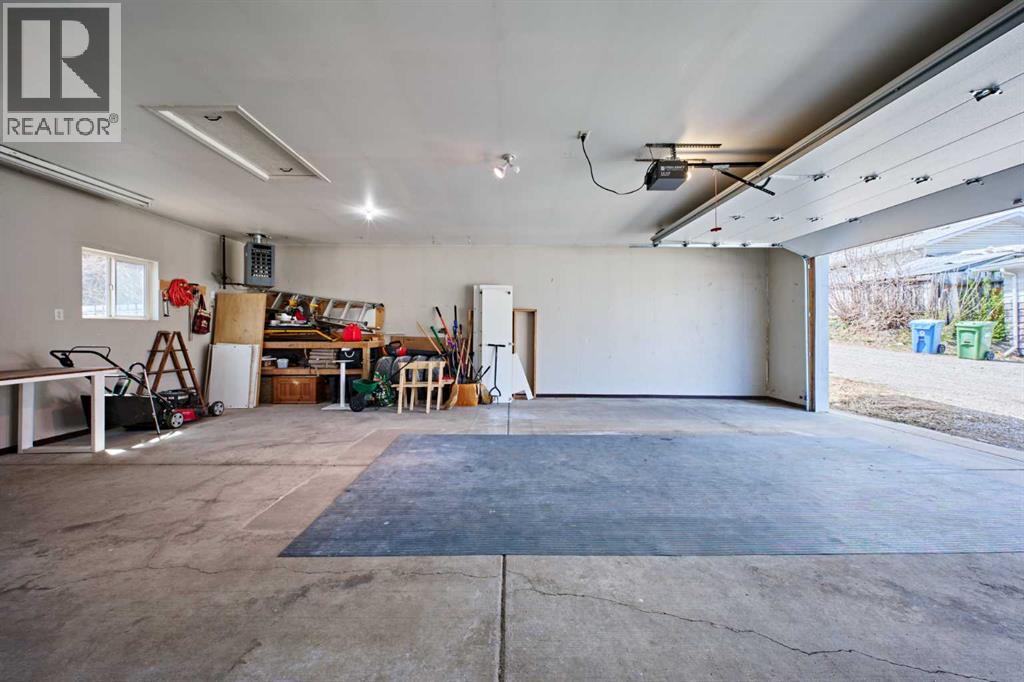 612 101 Avenue SW - 48