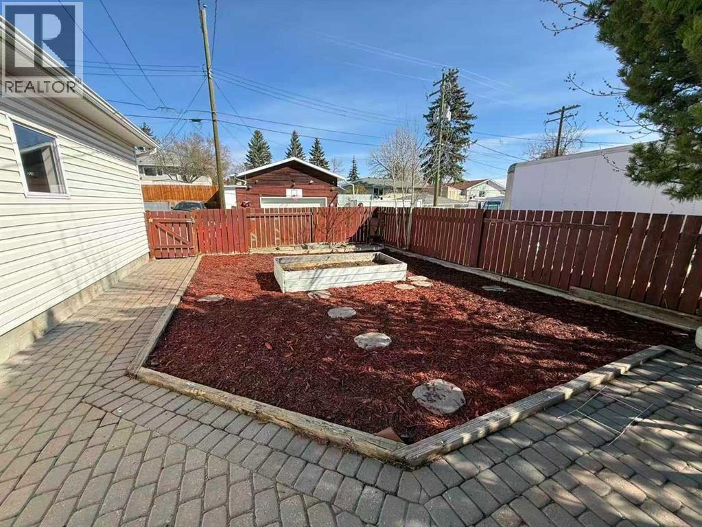 612 101 Avenue SW - 37