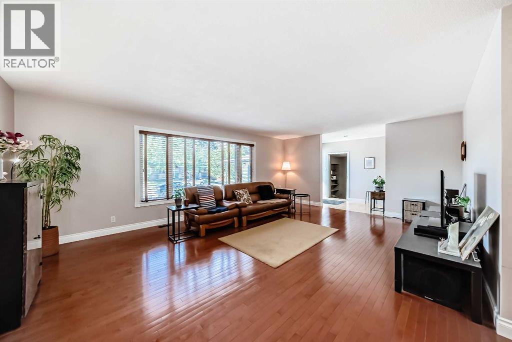 1220 73 Avenue SW - 11