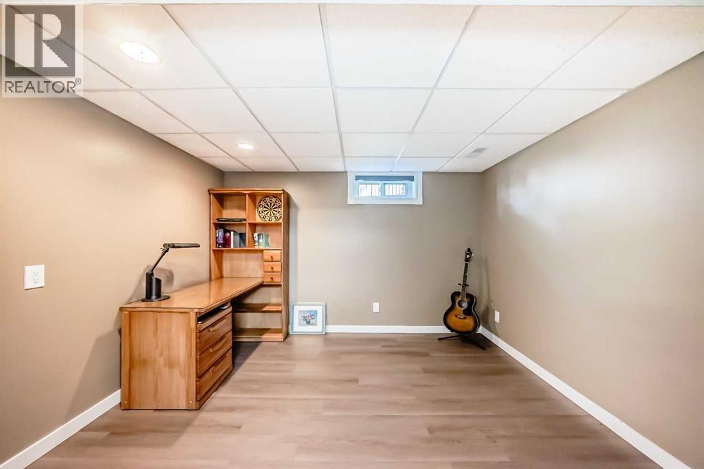 1220 73 Avenue SW - 30