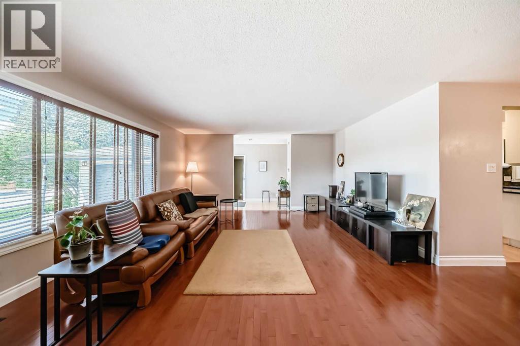 1220 73 Avenue SW - 12