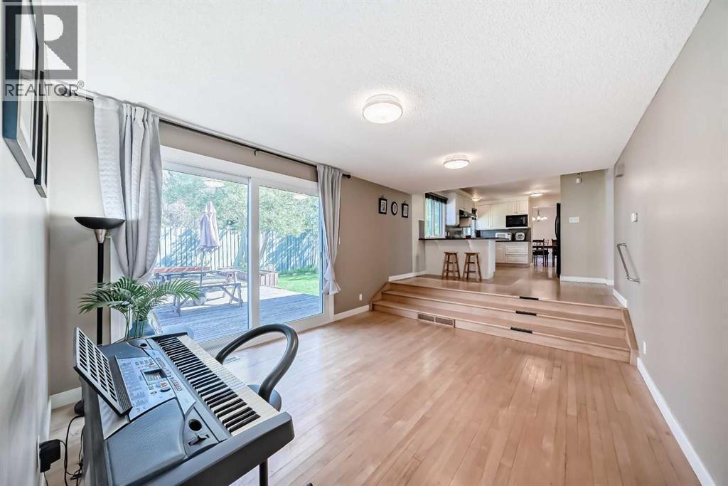 1220 73 Avenue SW - 15