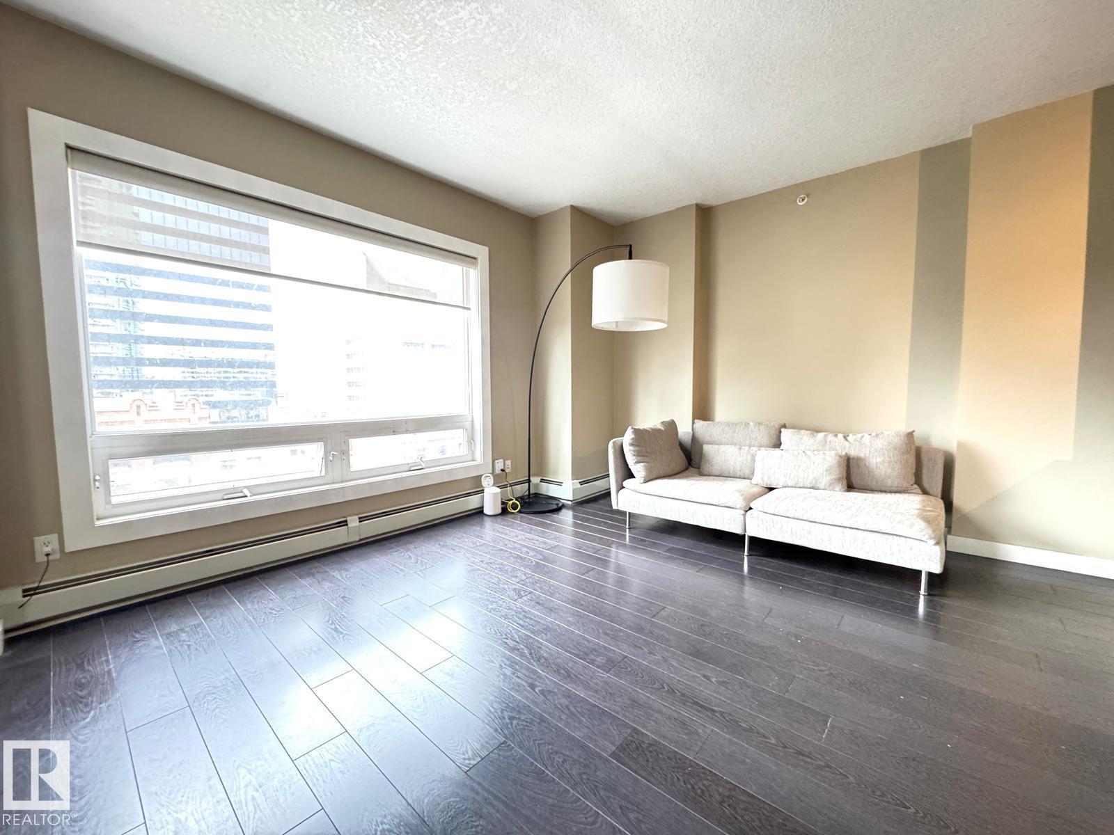 #702 10136 104 ST NW - 4