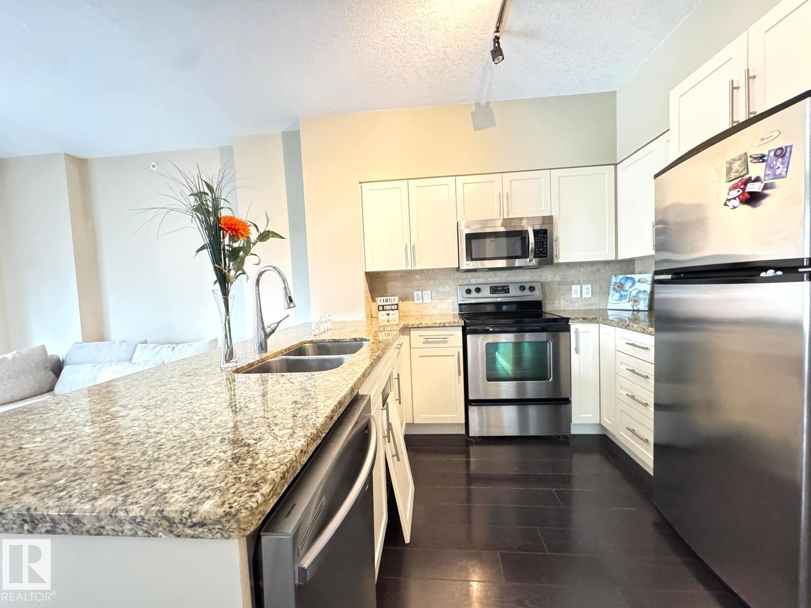 #702 10136 104 ST NW - 14