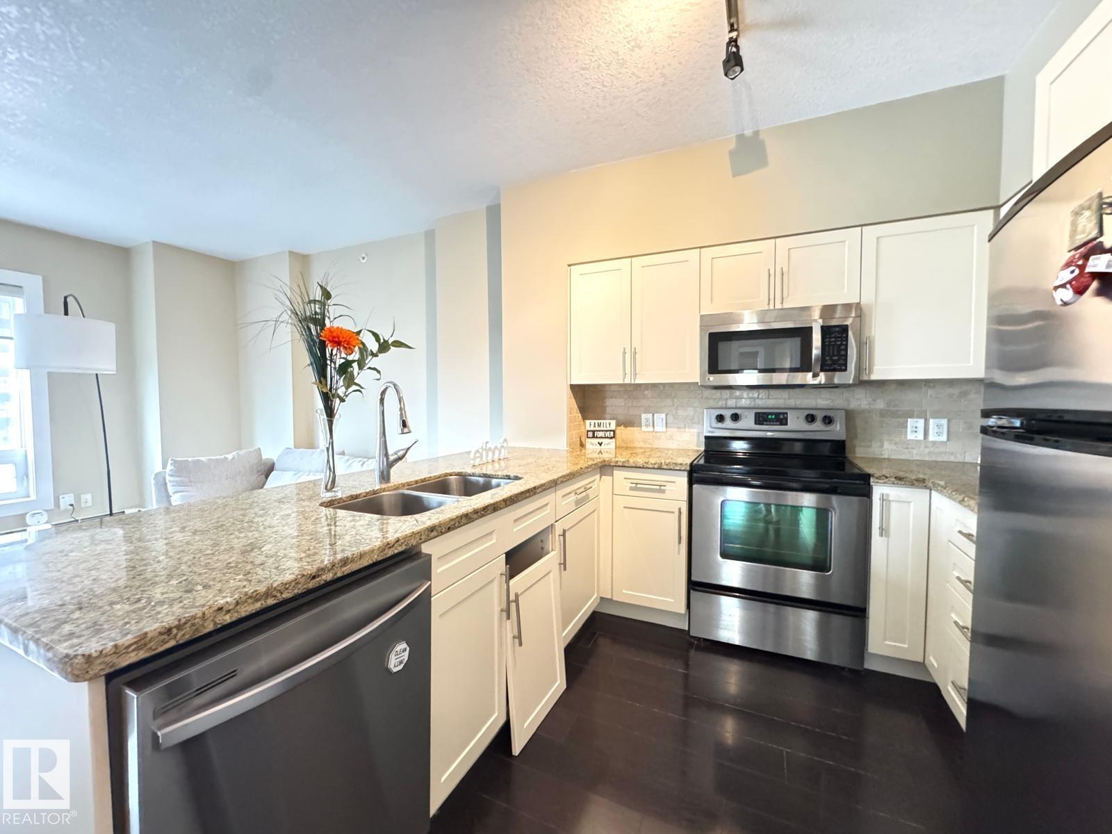 #702 10136 104 ST NW - 15
