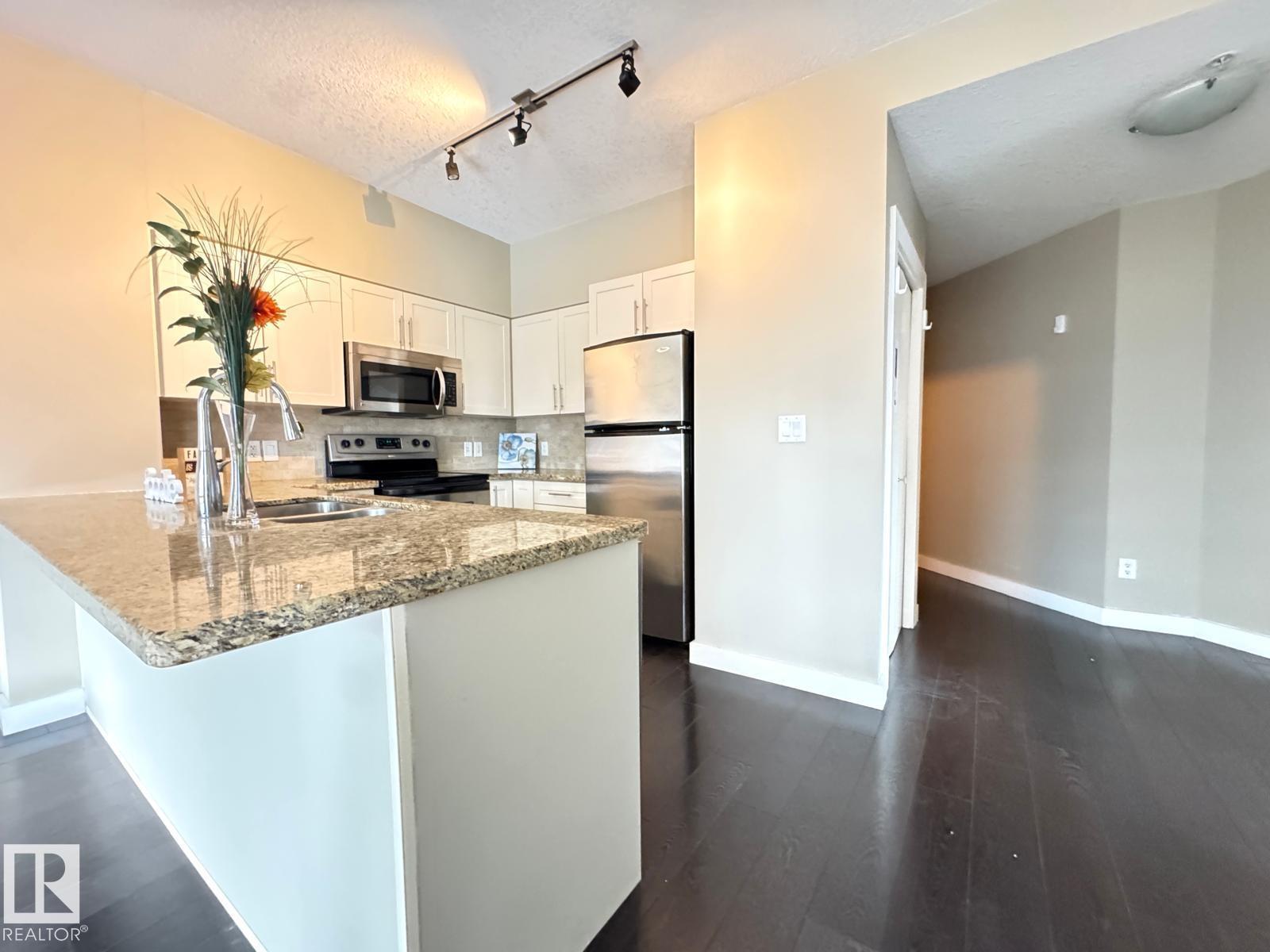 #702 10136 104 ST NW - 16
