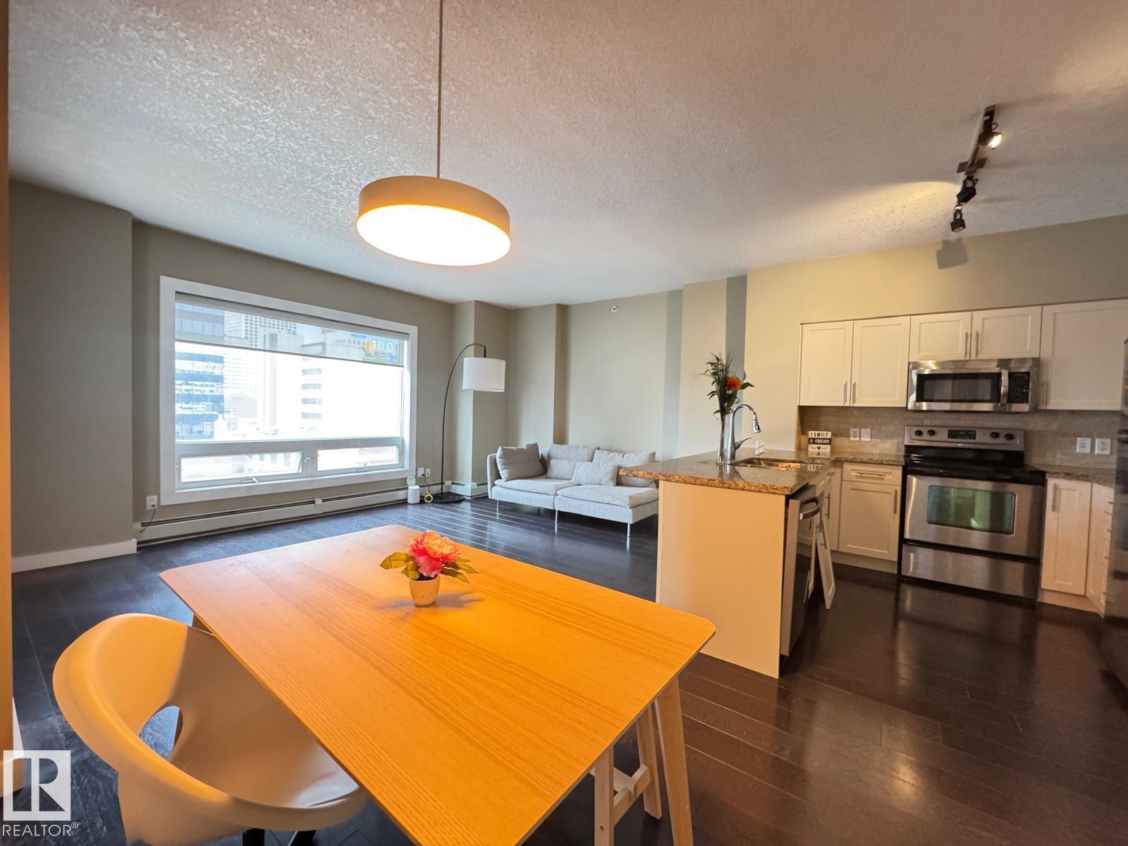 #702 10136 104 ST NW - 19