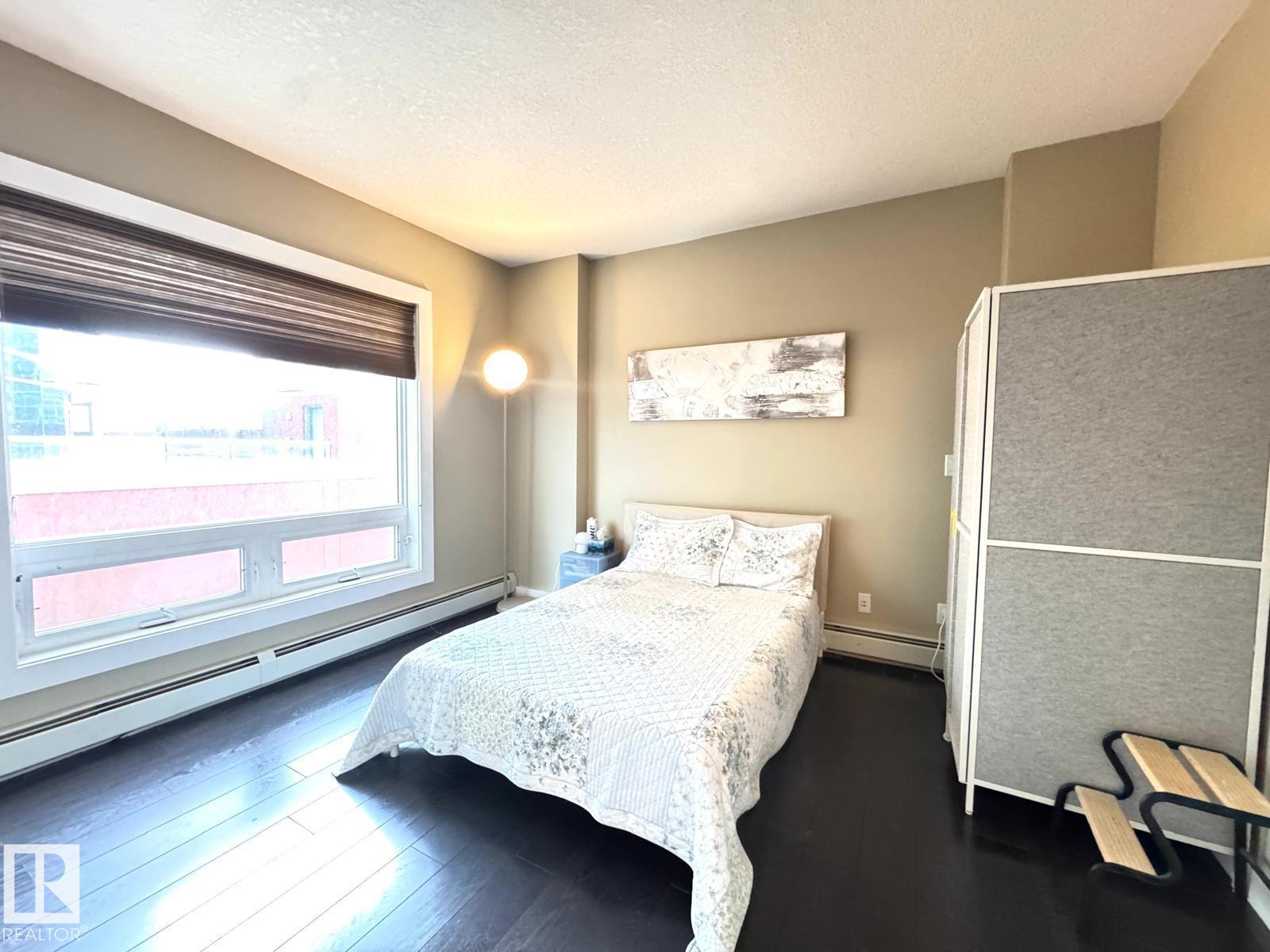 #702 10136 104 ST NW - 25
