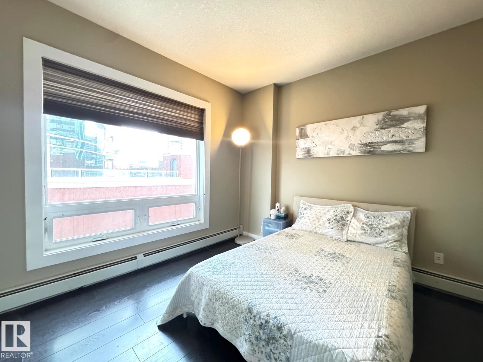 #702 10136 104 ST NW - 24