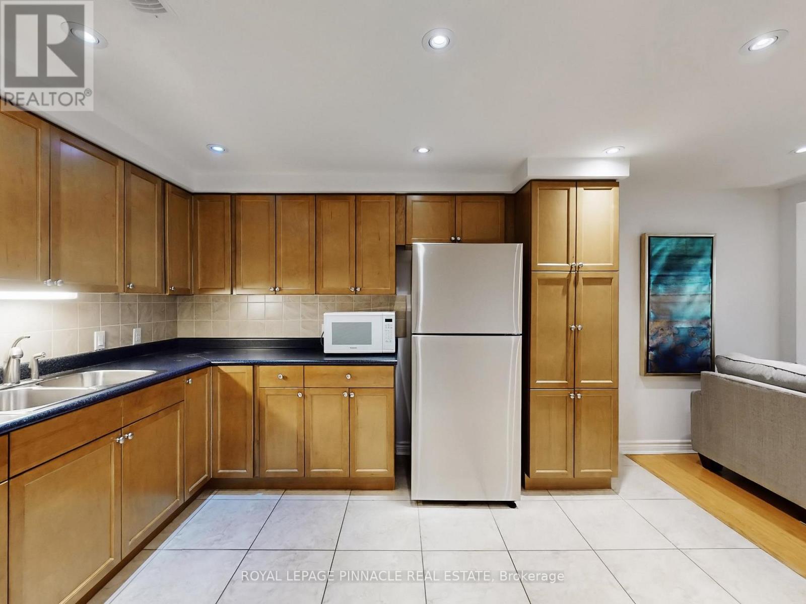 33 GAMBIT AVENUE - 43