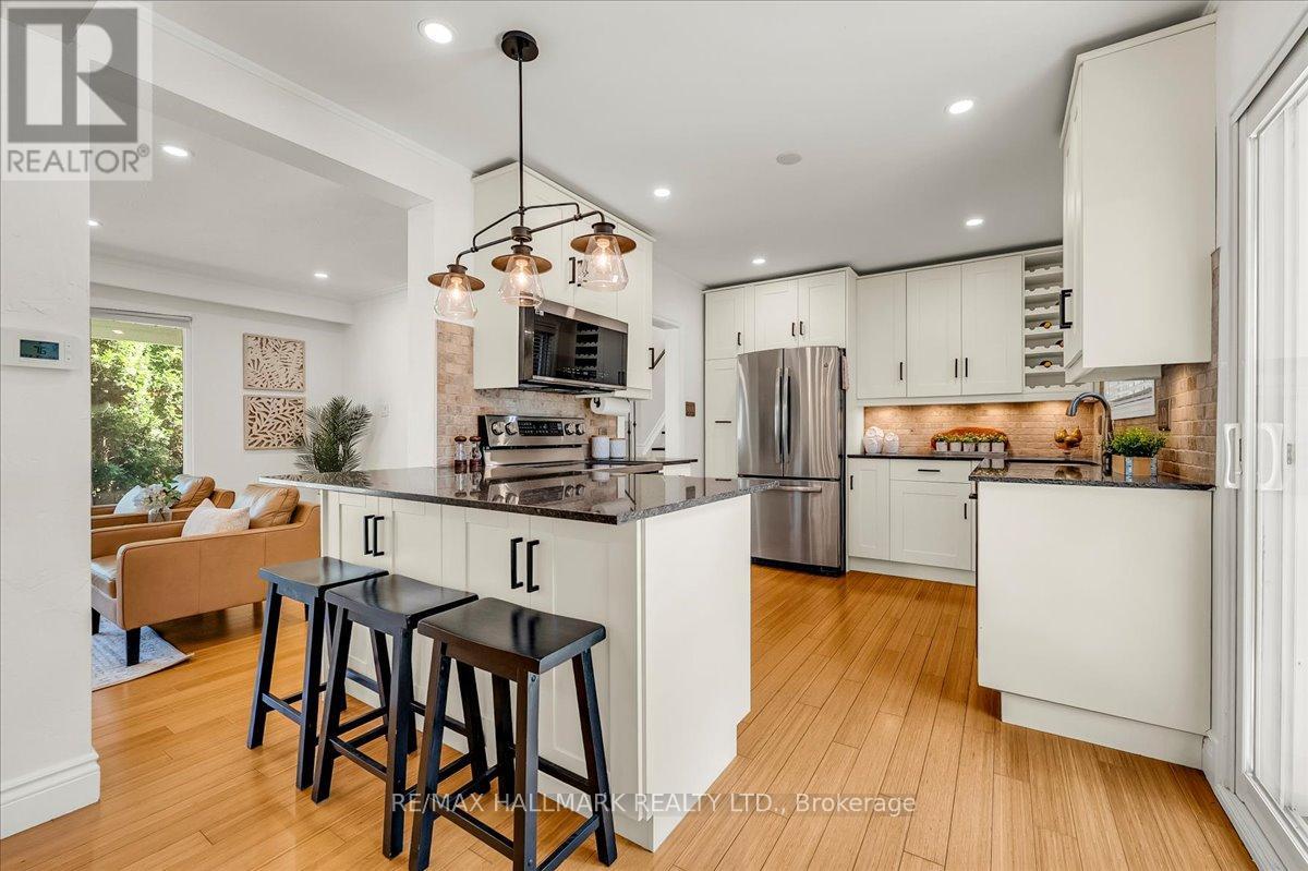 370 DUNLOP CRESCENT - 17