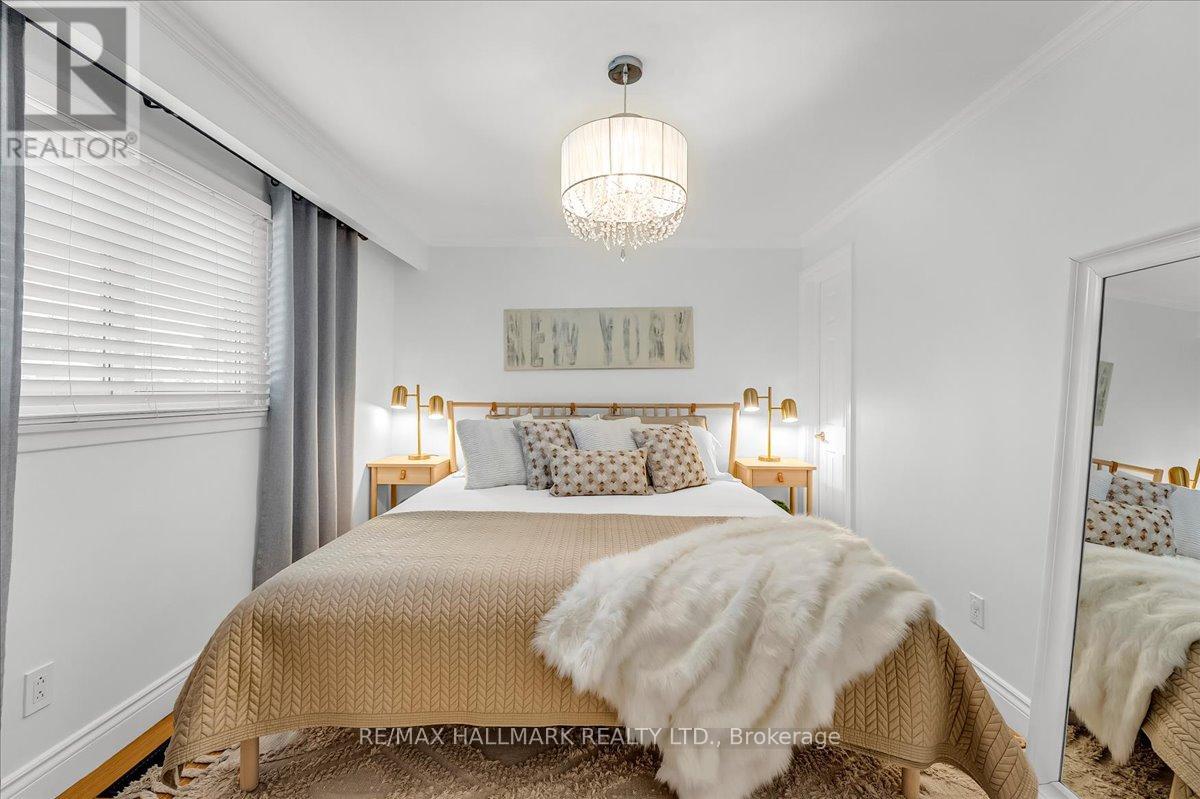 370 DUNLOP CRESCENT - 23