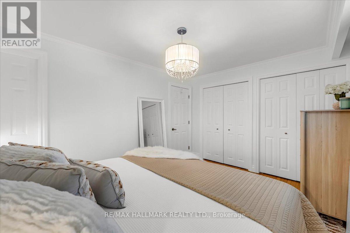 370 DUNLOP CRESCENT - 24