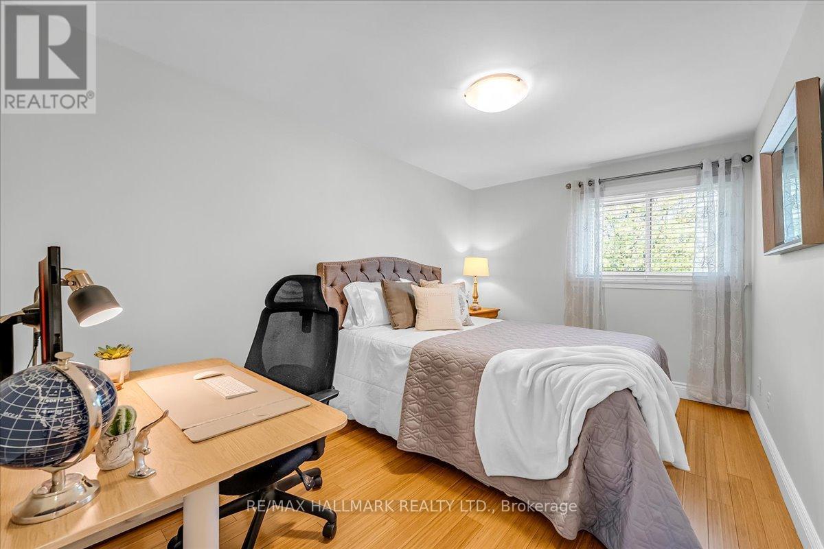 370 DUNLOP CRESCENT - 25