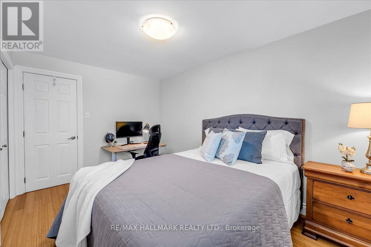 370 DUNLOP CRESCENT - 26