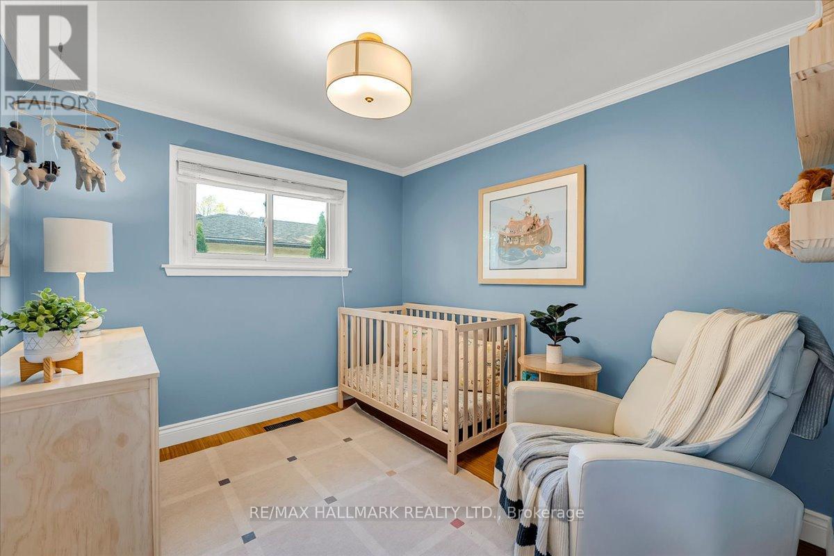 370 DUNLOP CRESCENT - 27